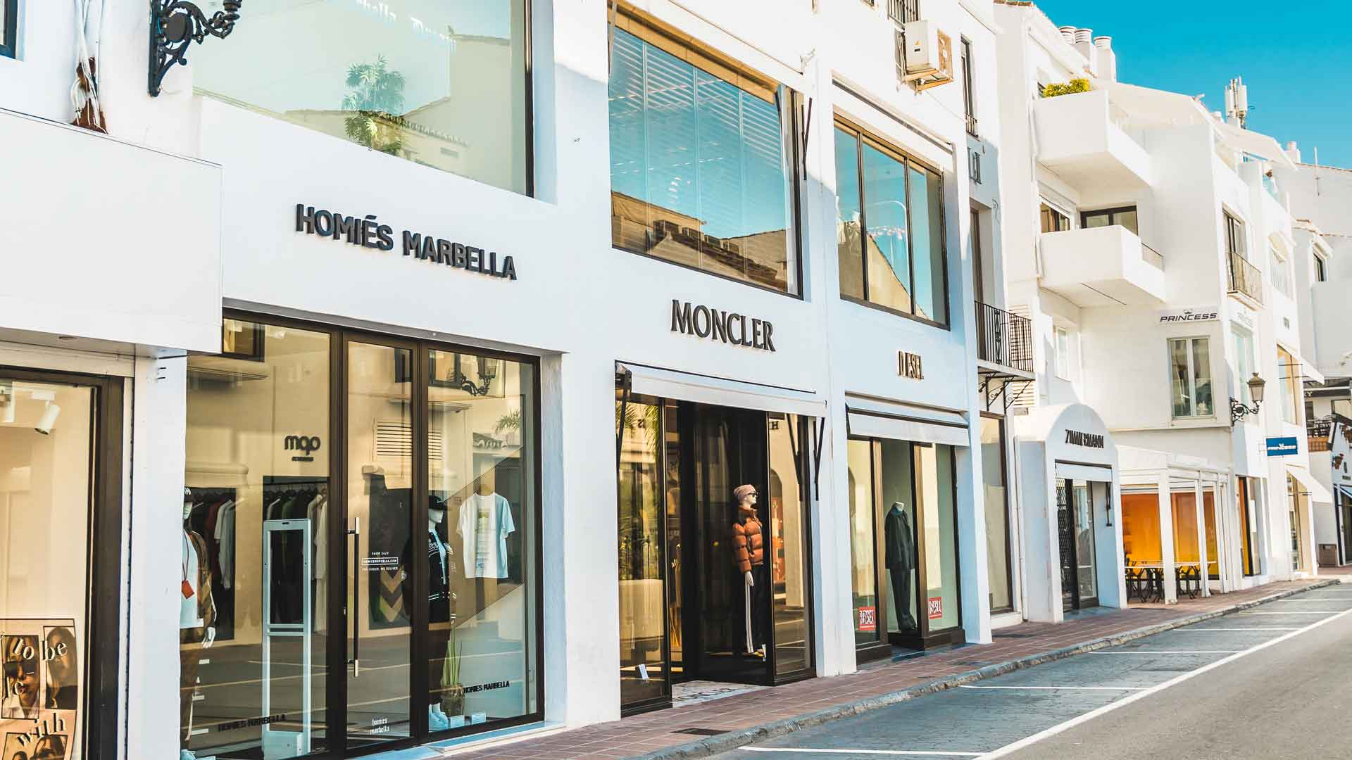 Der ultimative Führer zu Puerto Banús: Shopping, Yachten und Nachtleben.