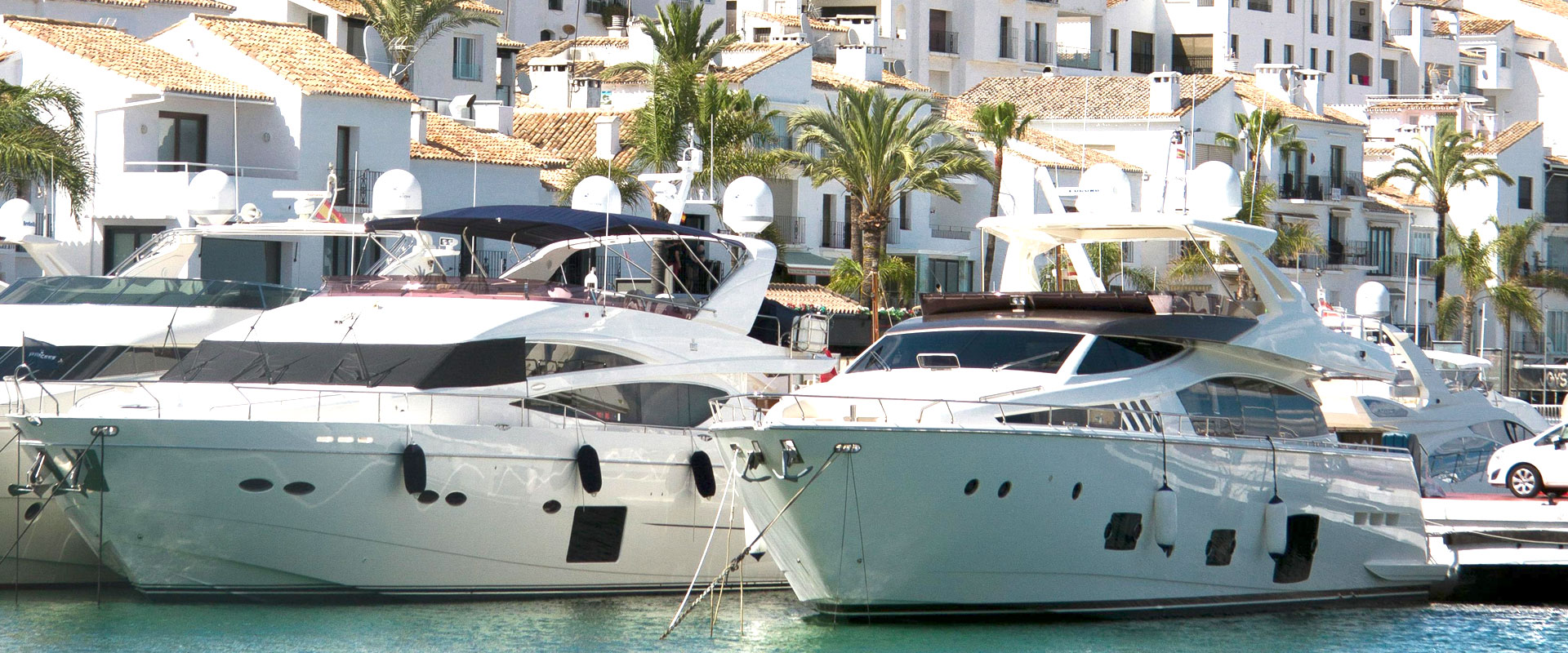 Puerto Banús desde el mar: charter privado con glamour